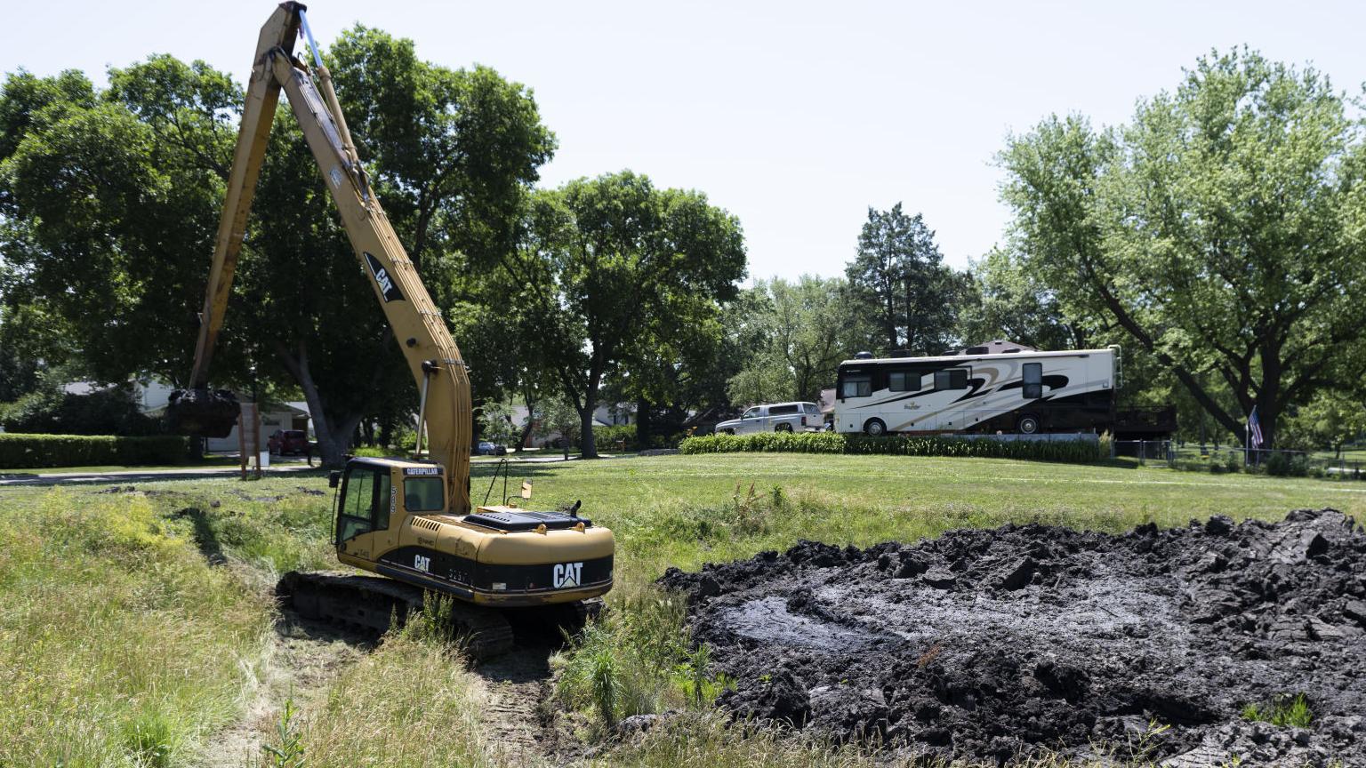 City Hall: De-stinking a stinky pond, demolishing Pershing and removing old trees